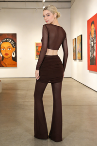 Macacão com detalhes florais e forro dourado