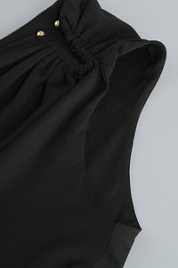 Vestido midi com recorte elíptico na coxa e um ombro em preto