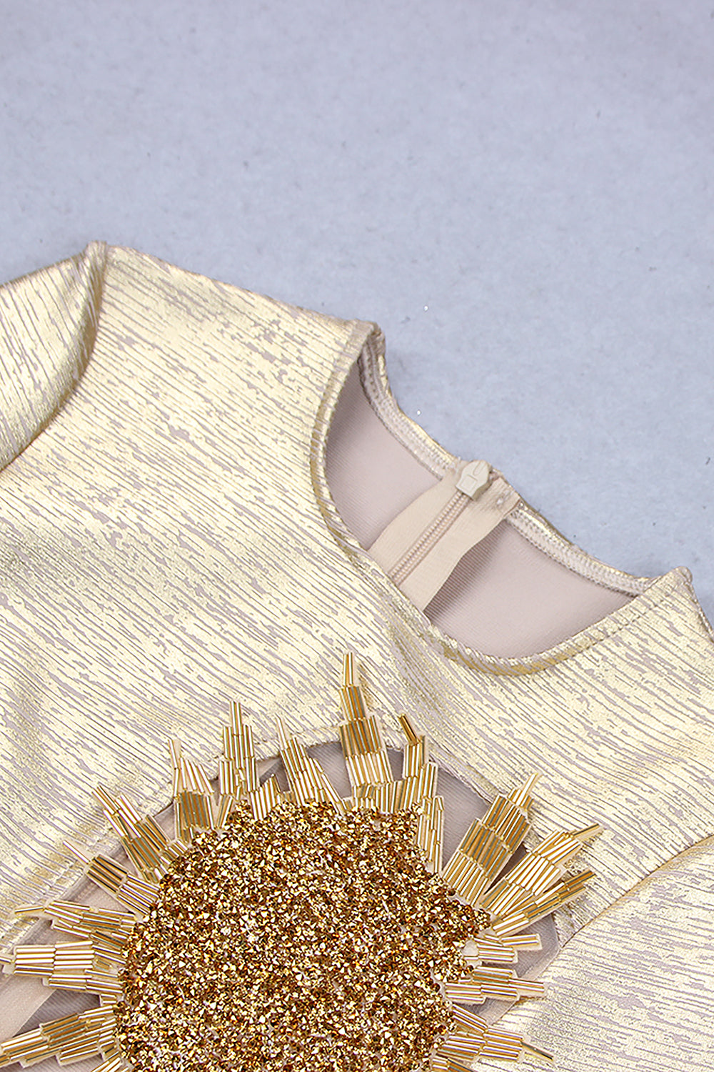 Vestido de malha de manga comprida com estampa de folha de ouro