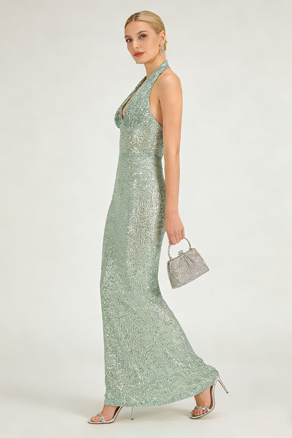 Vestido con escote halter y lentejuelas en color verde