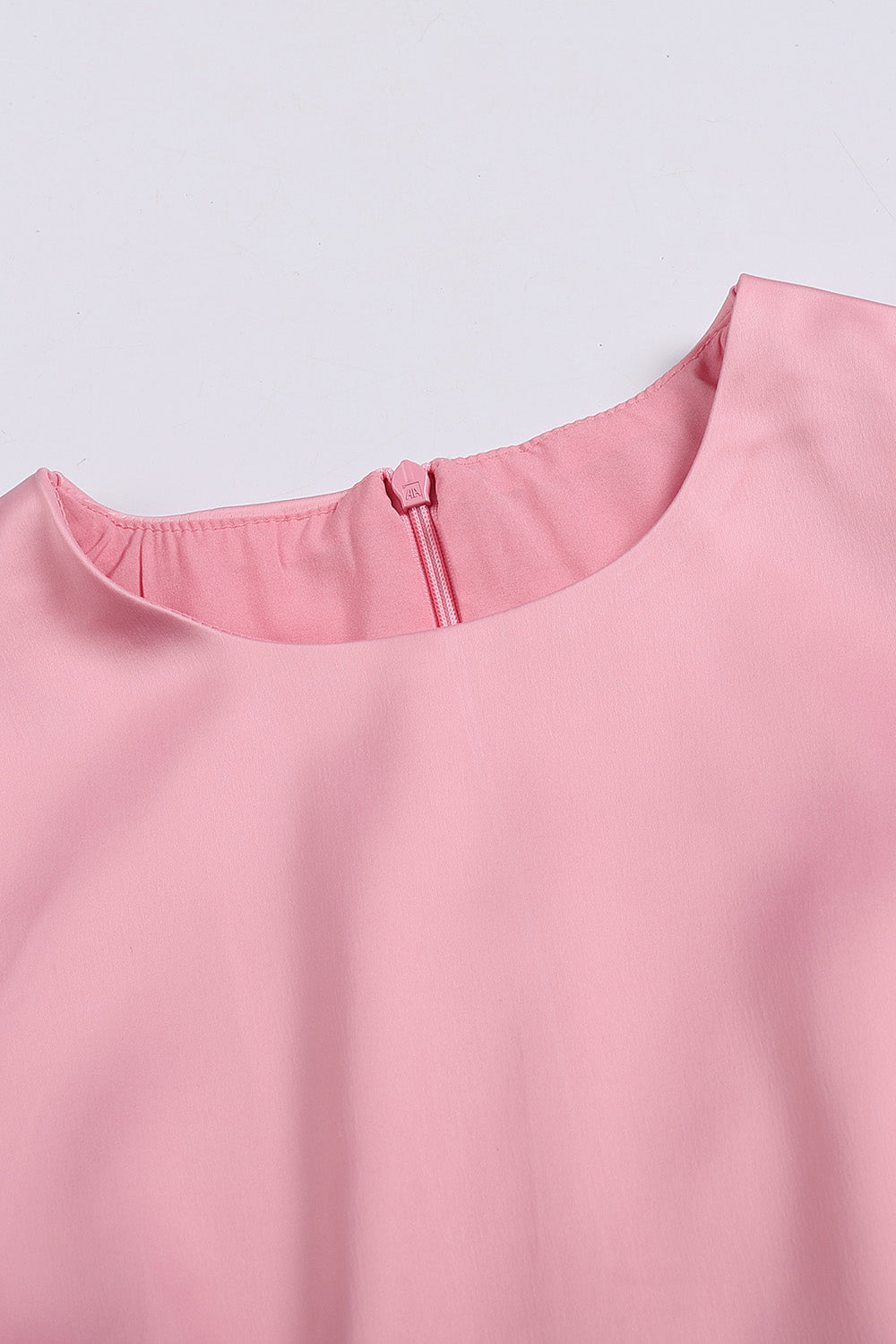 Mini vestido justo rosa com gola redonda e flor 3D sem mangas