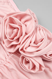 Minivestido de punto fruncido con apliques de rosas en rosa