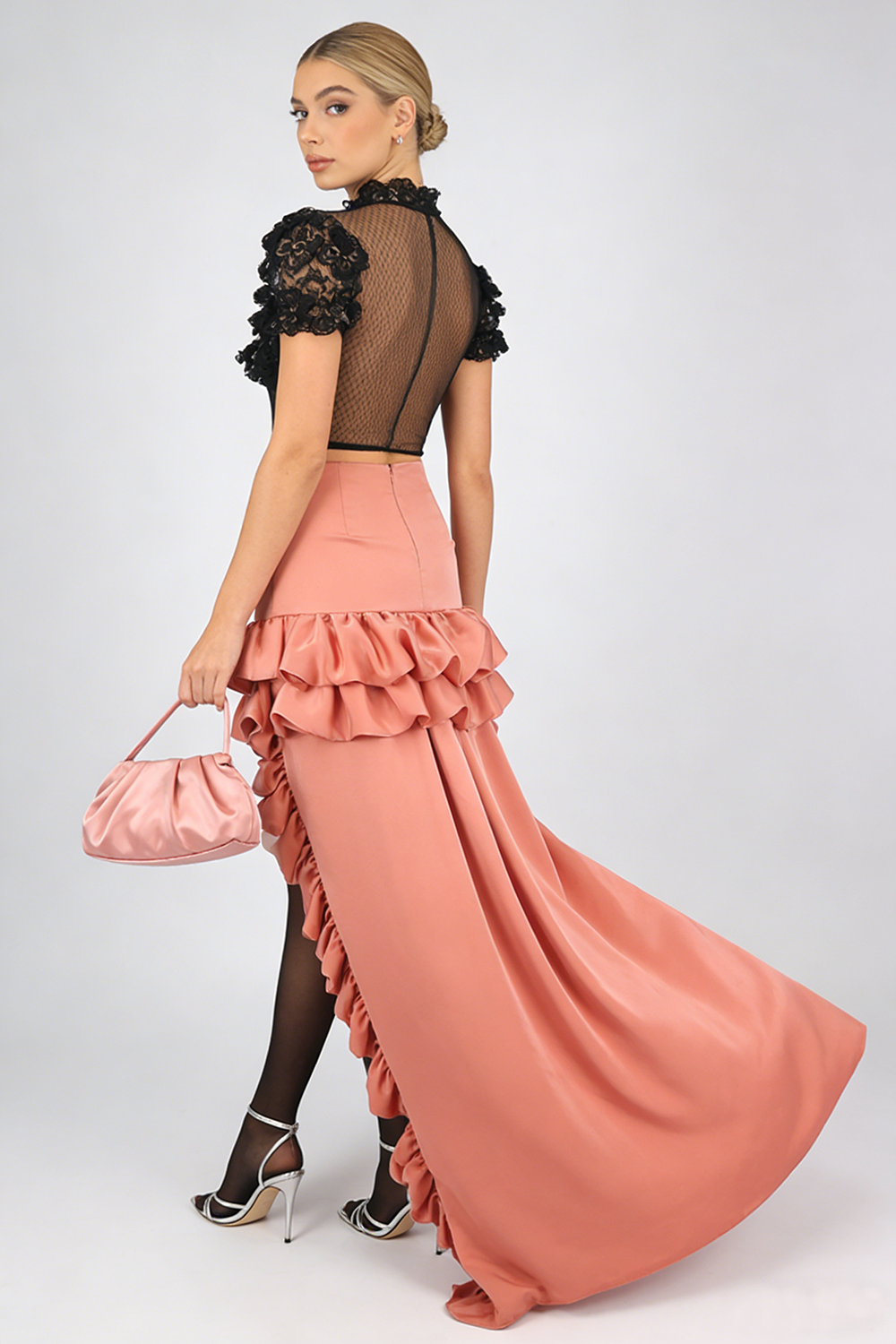 Saia comprida assimétrica com folhos