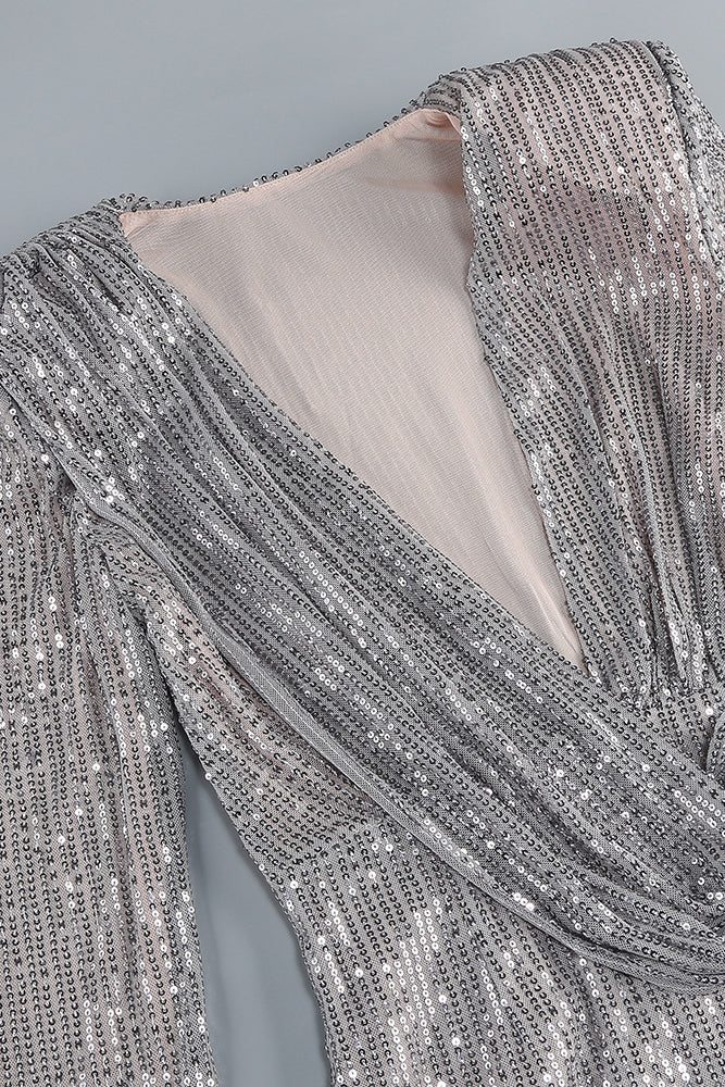 Vestido con escote halter y lentejuelas en color gris