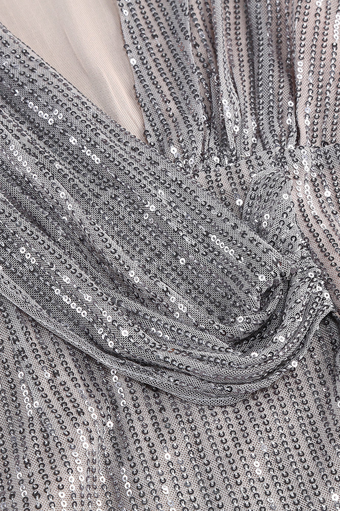 Vestido con escote halter y lentejuelas en color gris