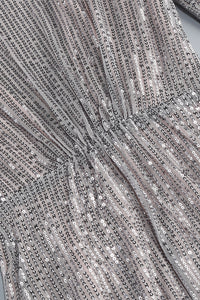 Vestido con escote halter y lentejuelas en color gris