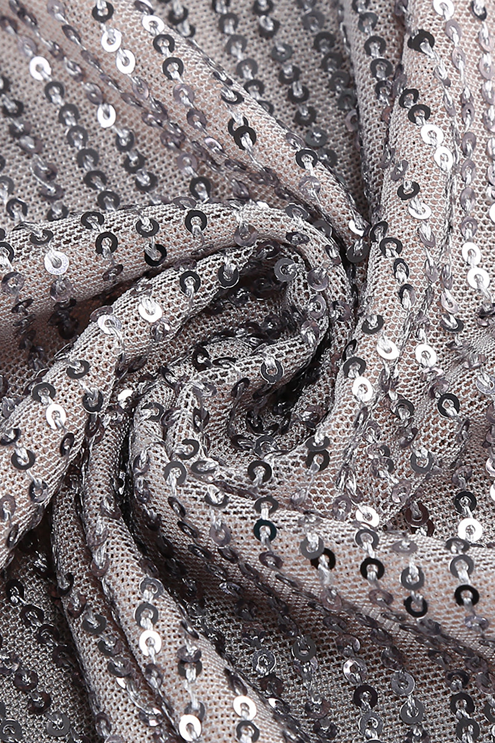 Vestido con escote halter y lentejuelas en color gris