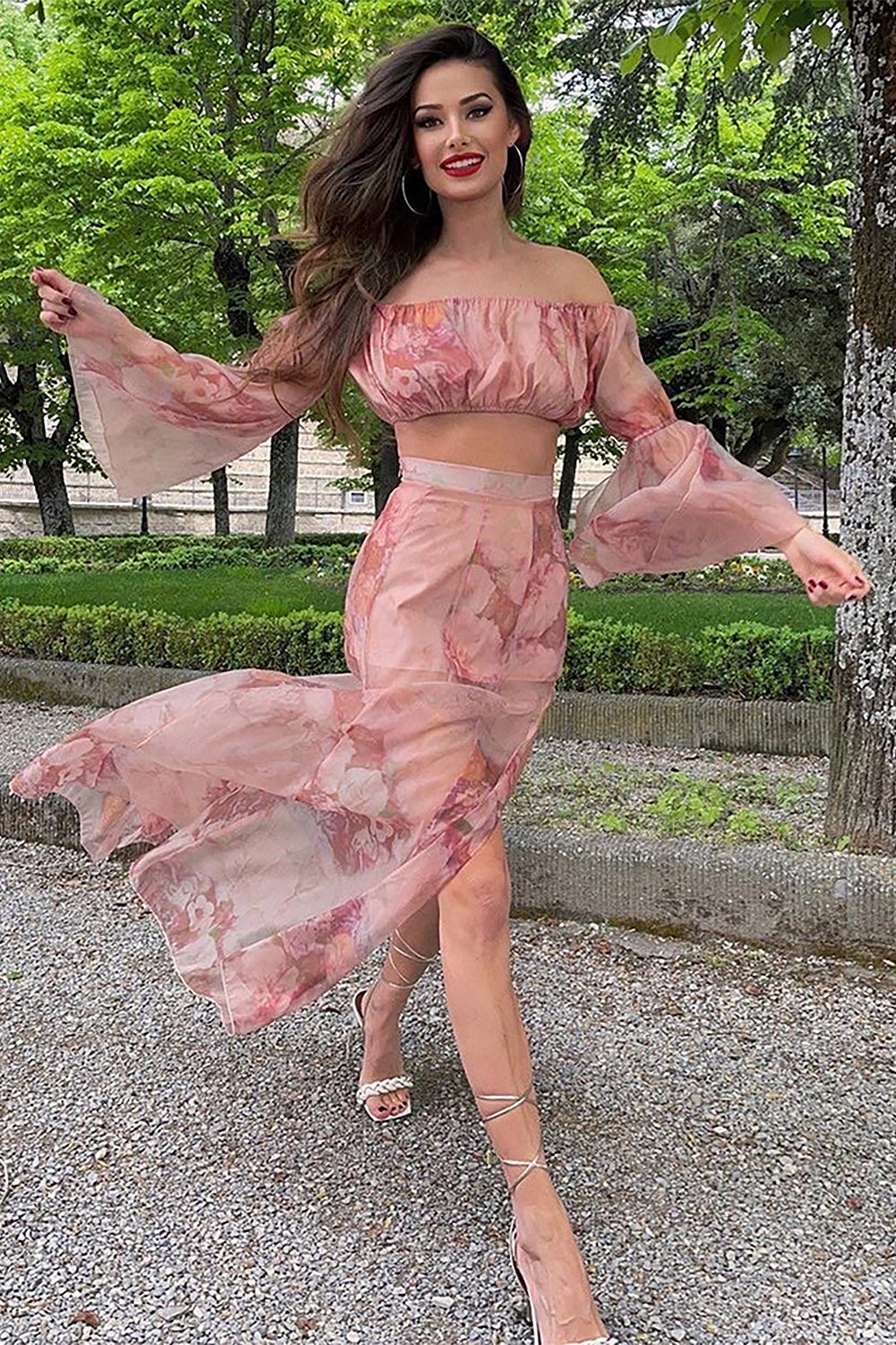 Conjunto de dos vestidos de seda rosa estampados sin mangas