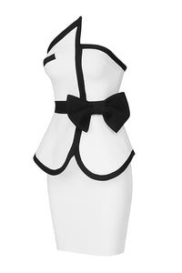 Conjunto de dos piezas con cinturón y lazo sin tirantes negro y falda blanca