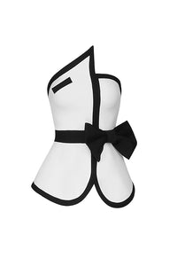 Conjunto de dos piezas con cinturón y lazo sin tirantes negro y falda blanca