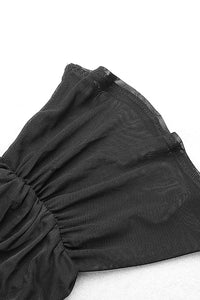 Mini vestido preto com faixa de ombro e renda