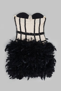 Mini vestido de penas de malha de lantejoulas sem alças em preto