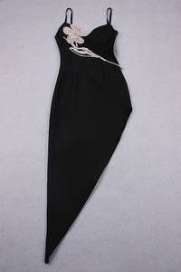 Vestido midi preto com tiras de cristal e flor lateral dividida