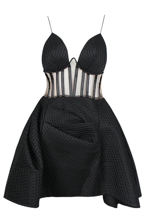 Mini vestido negro con tirantes y escote en V de malla