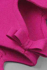 Mini vestido bandagem embelezado com laço recortado em vermelho rosa
