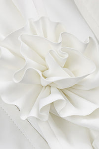 Vestidos longos florais com decote halter oco em preto e branco