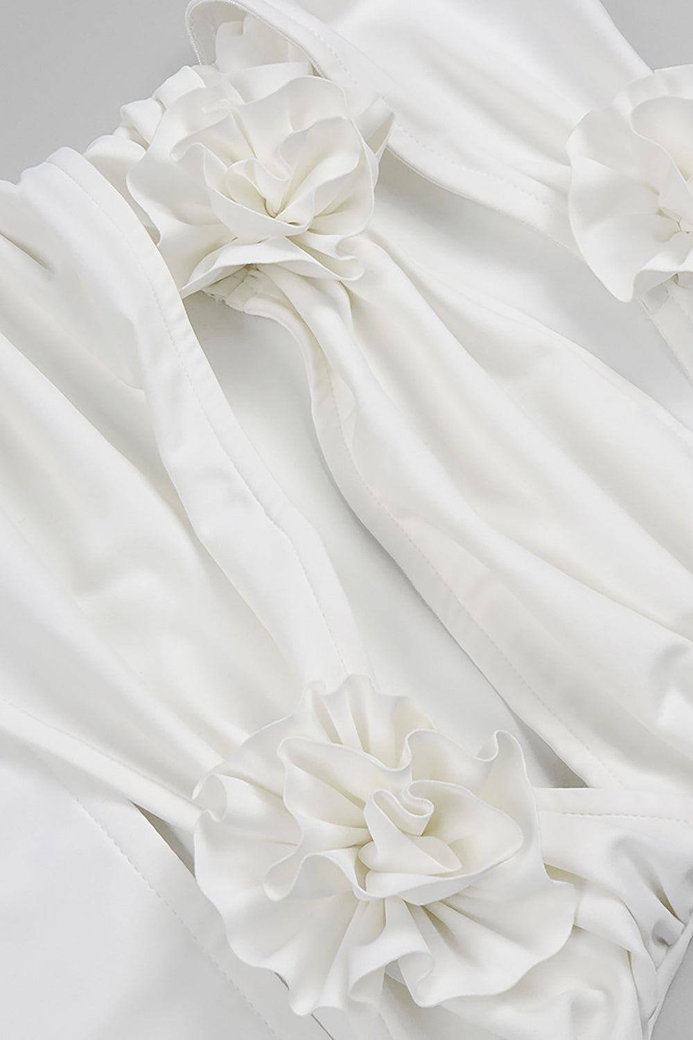 Vestidos largos ahuecados con cuello halter floral en blanco y negro