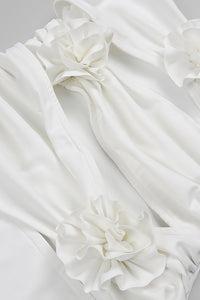 Vestidos longos florais com decote halter oco em preto e branco
