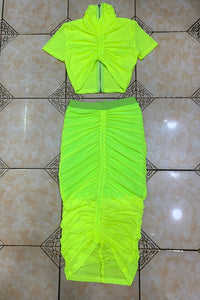 Falda ajustada de dos piezas verde fluorescente Falda plisada superior de manga corta con cuello alto