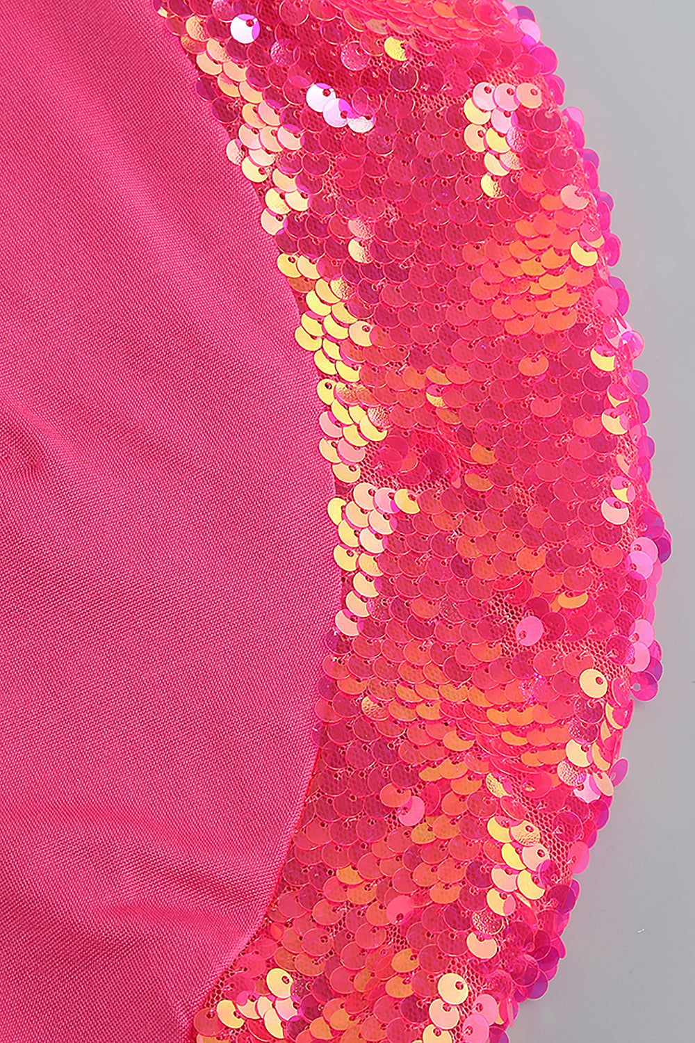 Conjunto de dos piezas con falda y top rosa con lentejuelas