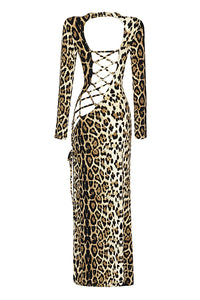 Vestido largo con aberturas huecas y espalda descubierta con estampado de leopardo