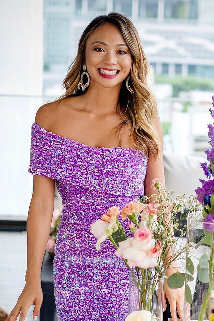 Vestido de lantejoulas sem costas com mangas curtas de um ombro em azul rosa lavanda