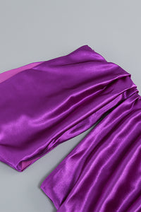 Vestido de seda recortado de um ombro em gema roxa