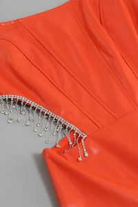 Mini vestido piezas de cuero sintético con panel de plumas sin espalda de PU naranja