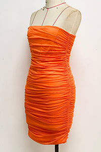 Vestido midi ajustado drapeado de malla sin tirantes en rosa naranja