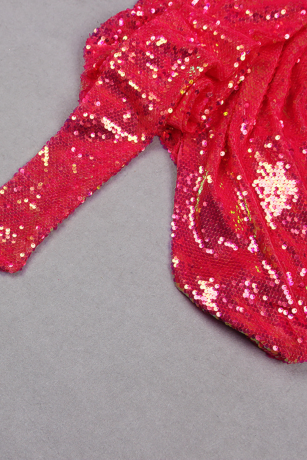 Minivestido drapeado de manga larga con un hombro y lentejuelas rojo