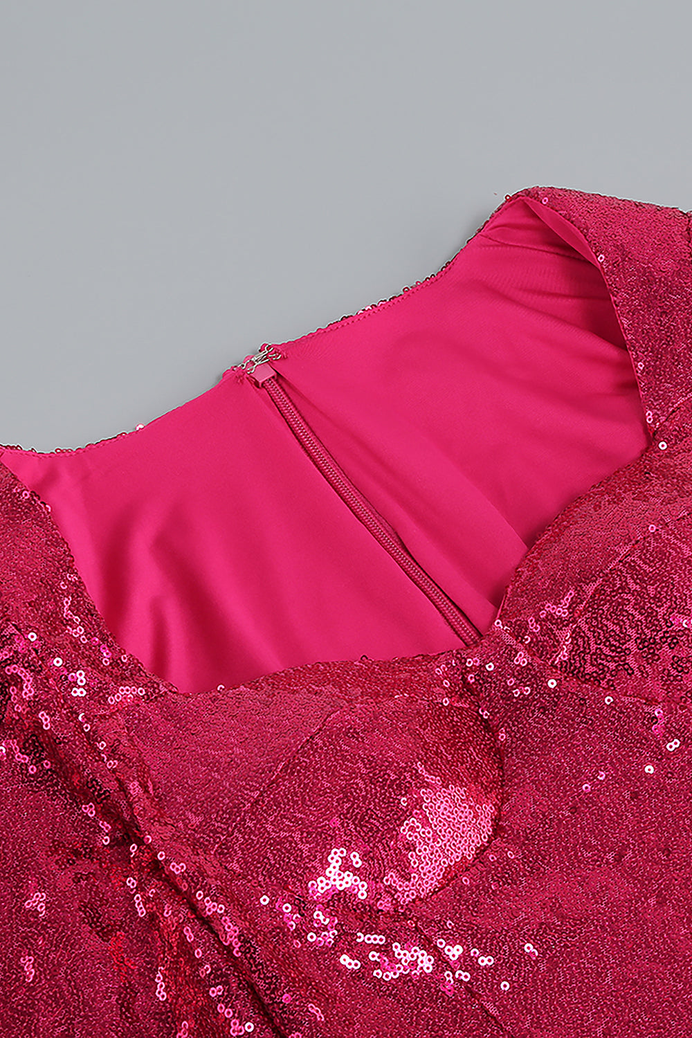 Minivestido de mangas compridas com lantejoulas e acabamento em penas em rosa ouro rosa