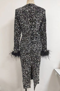 Vestido midi com lantejoulas e mangas compridas com acabamento em penas em preto roxo Chambord