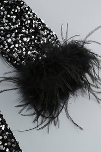 Vestido midi con lentejuelas y manga larga con ribete de plumas en Chambord negro y morado