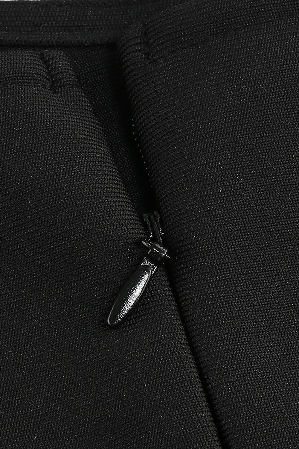 Minivestido ajustado con tiras y ribete de cristal en negro