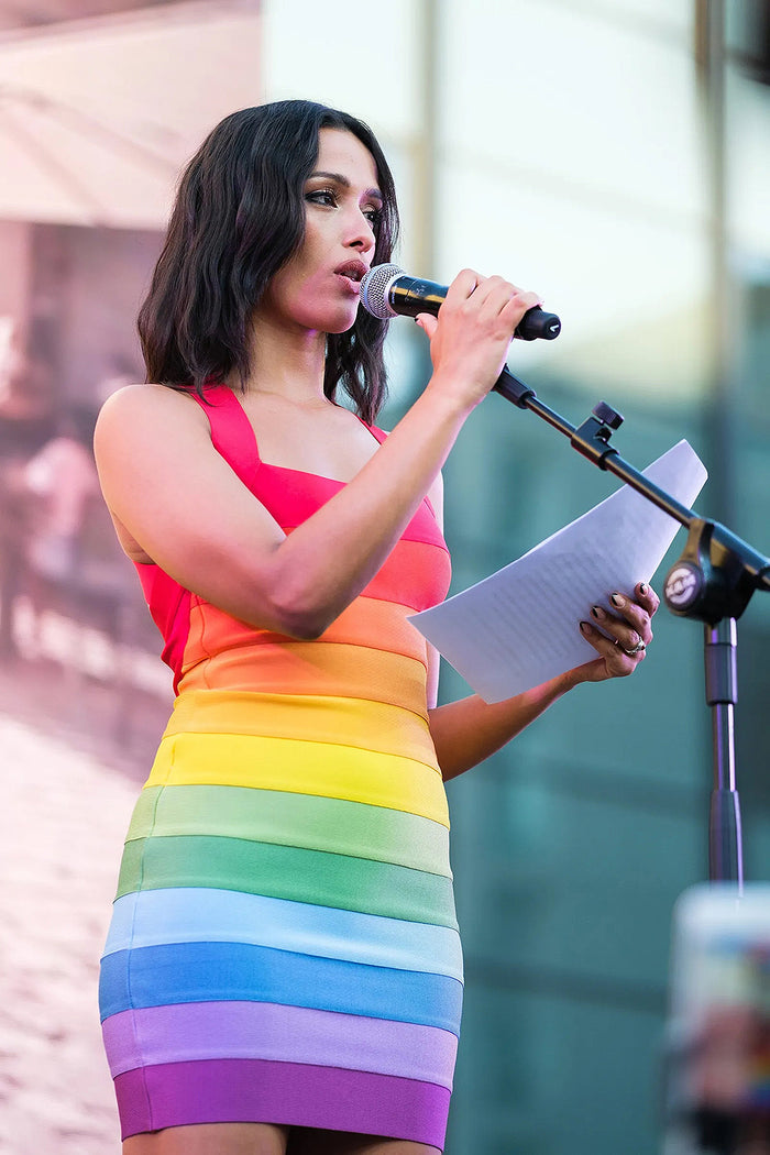 Vestido mini bandagem arco-íris com tiras