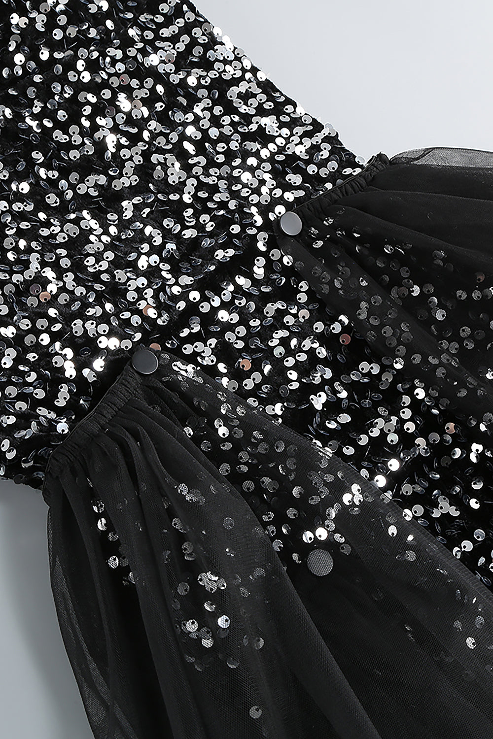 Mini vestido de lantejoulas com tiras em preto