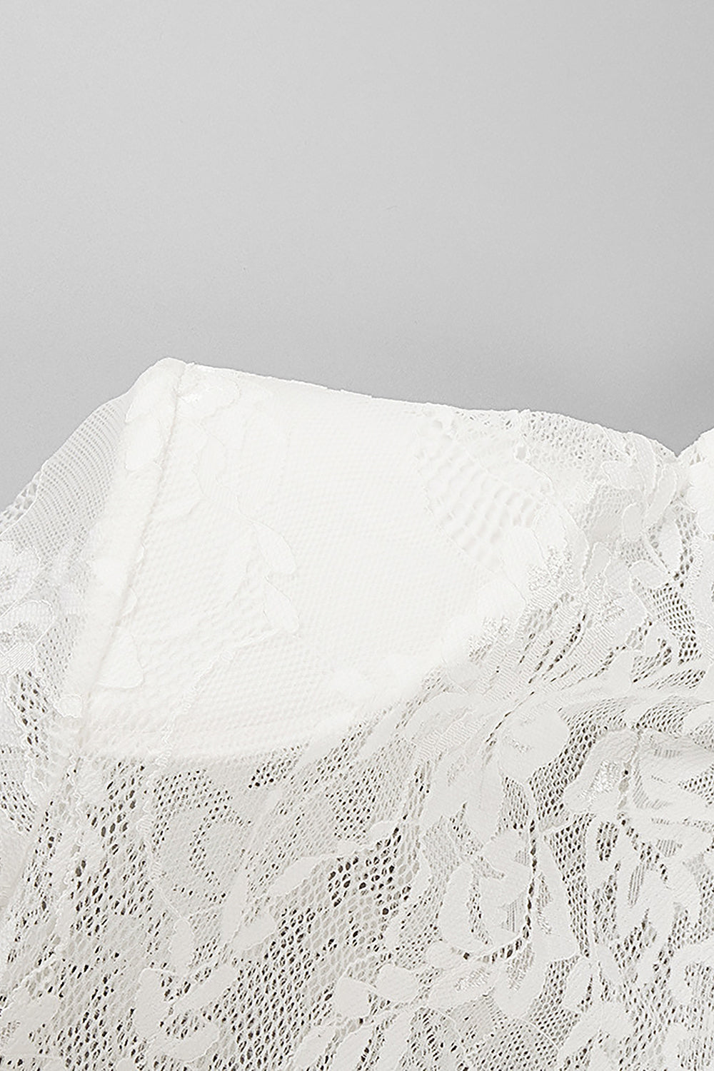 Parte superior branca transparente do espartilho do conjunto do laço de três partes e casaco do espanador e calças de harmonização