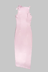 Kylie Jenner Glam com vestido de látex Edgy Skintight em branco rosa